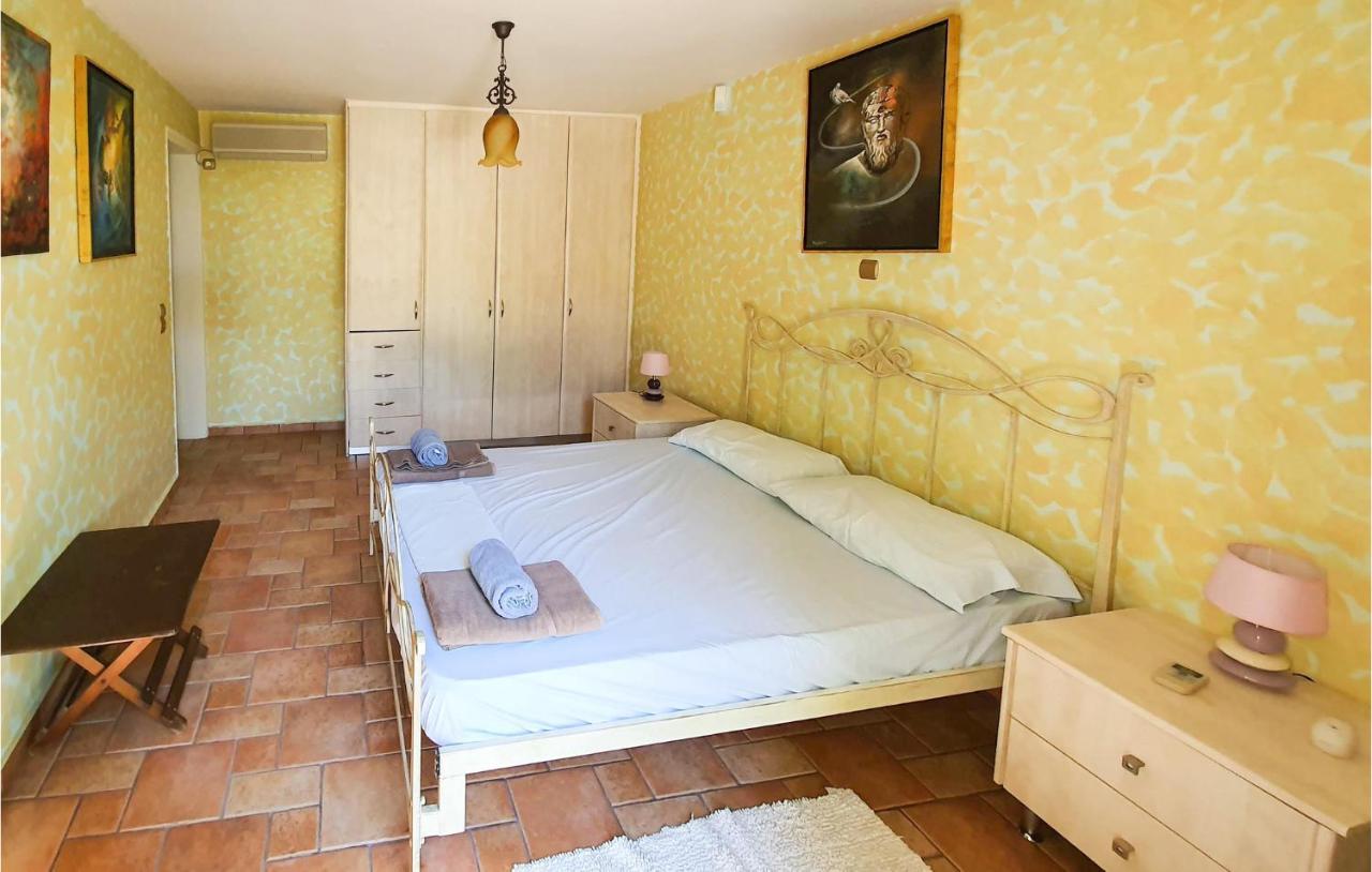 Lovely Home In Kiato With Wifi Bagian luar foto