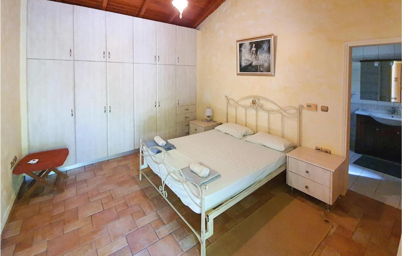 Lovely Home In Kiato With Wifi Bagian luar foto